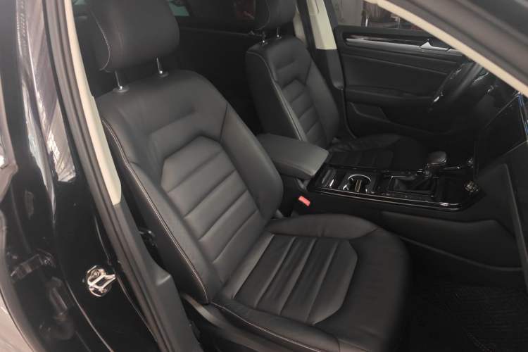 Used Volkswagen Phideon 2018 Revised Version 380TSI Two-Wheel Drive Business Edition Right Front Seat