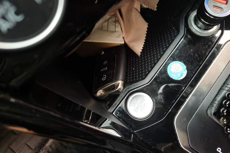 Used Volkswagen T-ROC 2020 280TSI DSG Two-Wheel-Drive Elite Version
