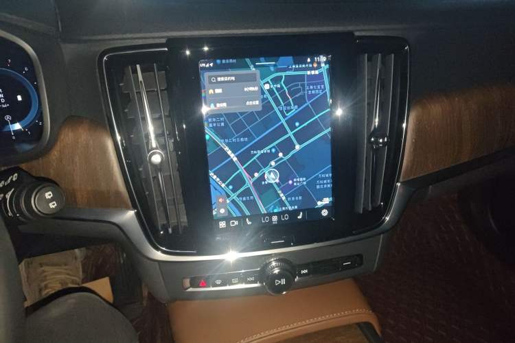 Used Volvo V90 2024 Cross Country B5 AWD Smart Range Edition