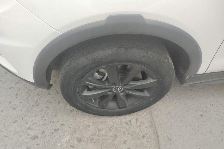 Used BYD Yuan New Energy 2019 EV535 Smart Connect Trendsetting Model
