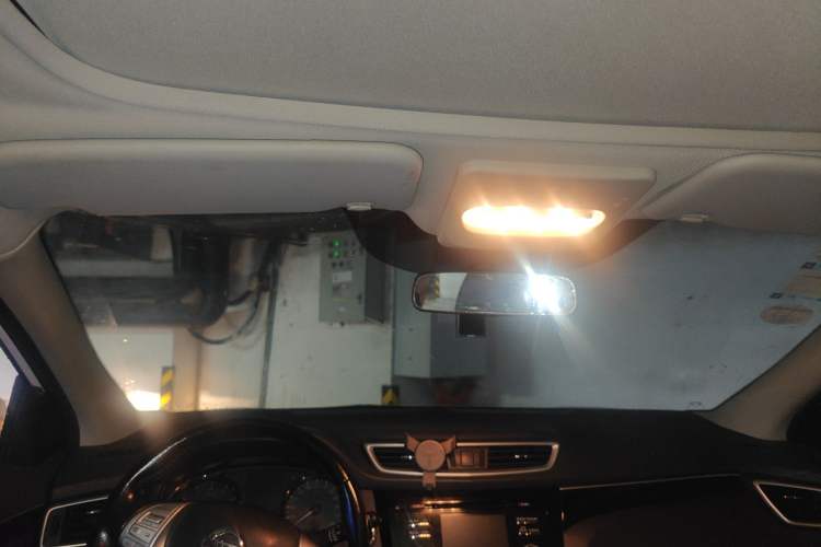 Used Nissan Qashqai 2016 2.0L CVT Luxury Edition Headliner