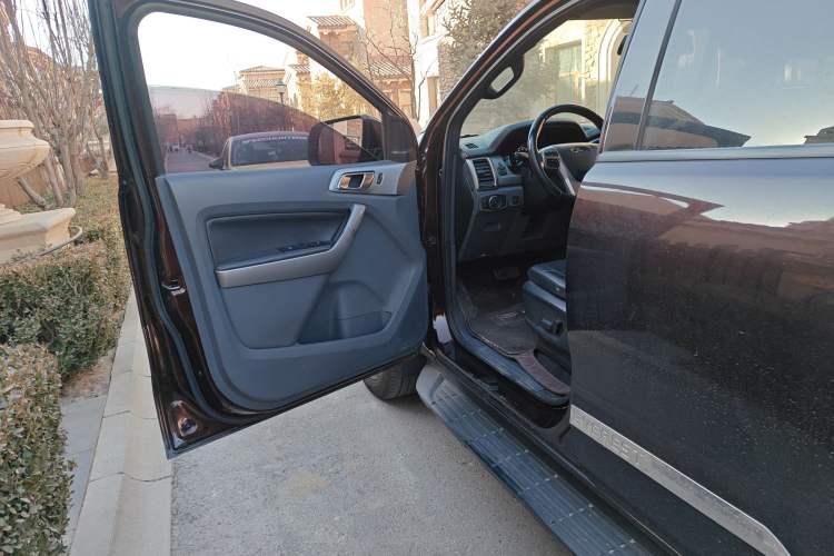 Used Ford Everest 2017 2.0T Gasoline Automatic 4x4 Luxury Edition 7 Seats