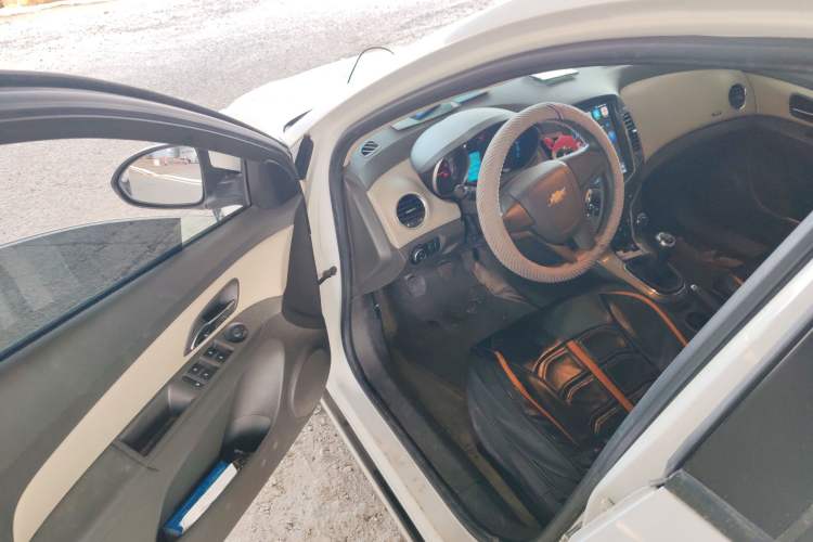 Used Chevrolet Cruze 2015 1.5L Classic SE MT
