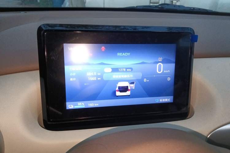 Used Wuling Hongguang MINIEV 2025 Four-Door Version Advanced Edition Instrument Cluster