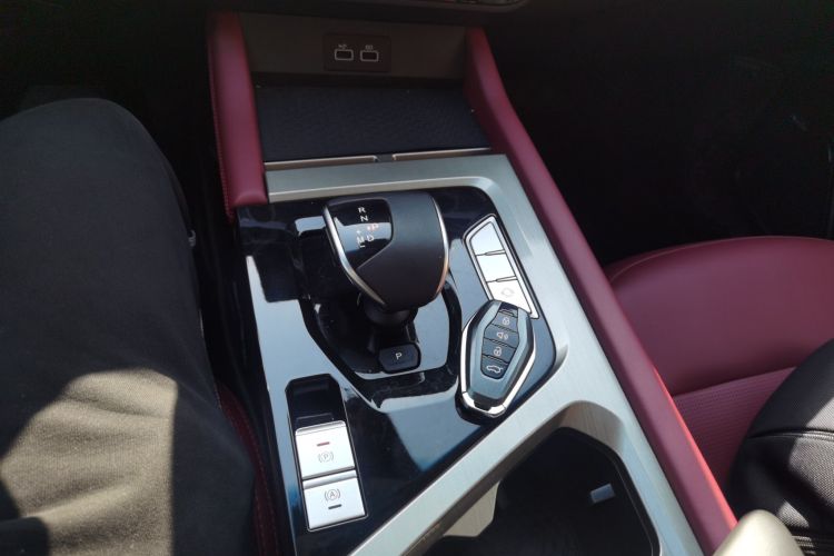 Used JETOUR X70 2024 1.5T DCT Enjoyment Edition 5 Seats
