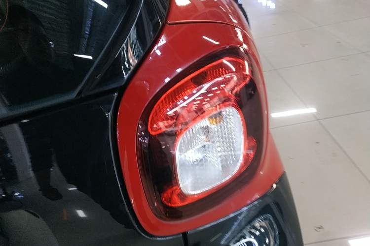 Used smart fortwo 2016 0.9T 66kW Hardtop Pioneer Edition
