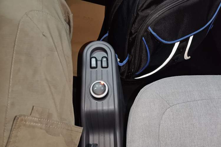 Used Wuling Hongguang MINIEV 2021 Macaron Premium Model – Lithium Iron Phosphate Gear Lever