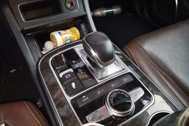 Used BYD Tang New Energy 2015 2.0T Four-Wheel-Drive Flagship Model
