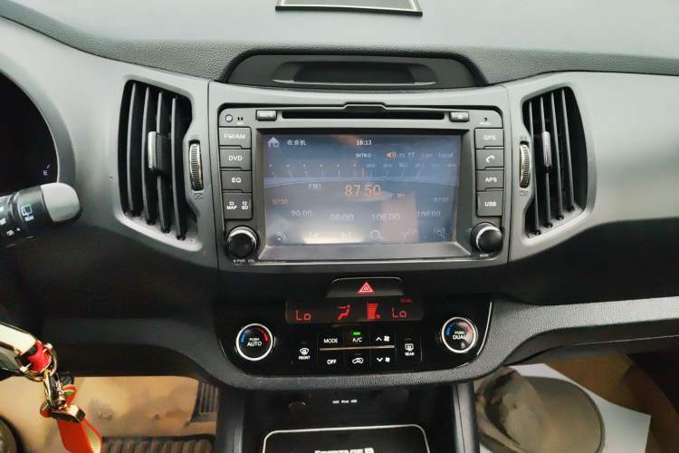 Used Kia Sportage R 2012 2.0L Manual Two-Wheel Drive GLS Audio And AC Panel