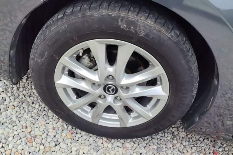 Used Mazda 3 Axela 2017 Sedan 1.5L Automatic Luxury Model China VI Standard