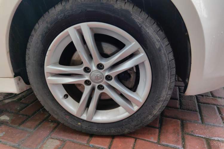 Used FAW Junpai A70 2016 1.6L Manual Tech Model Right Front Wheel Hub