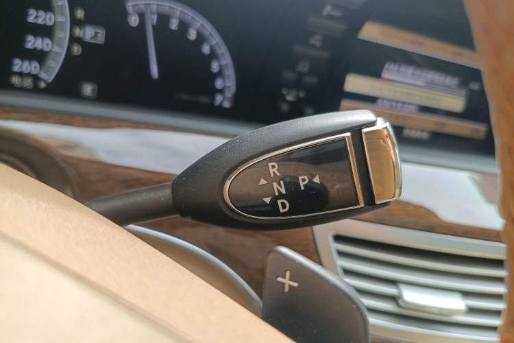 Used Mercedes-Benz S-Class 2012 S 300 L Business-Class Grand Edition Gear Lever