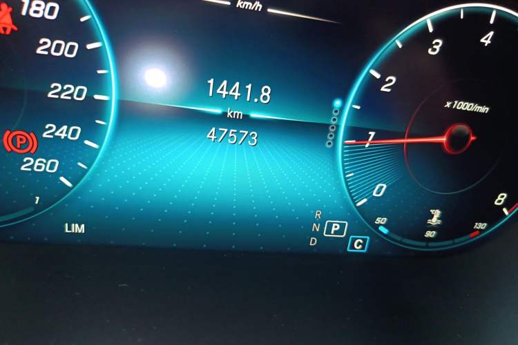 Used Mercedes-Benz C-Class 2021 C 200 L Fashion Edition Sport Version Odometer Close Up