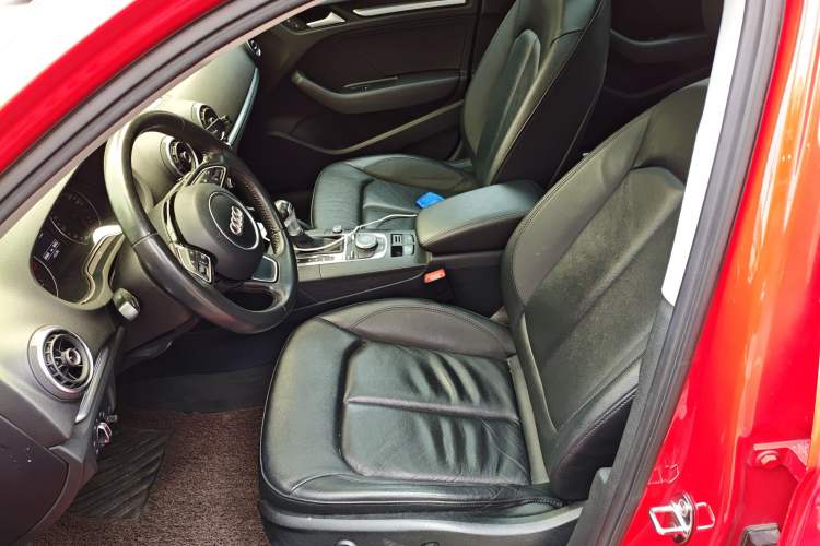 Used Audi A3 2014 Limousine 35 TFSI Automatic Comfort Model
