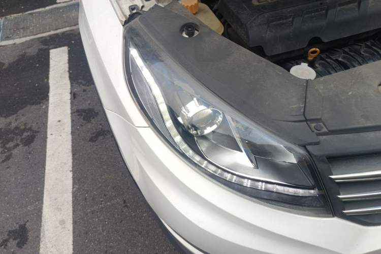 Used Dongfeng Fengon 580 2018 1.8L Manual Comfort Model Right Front Headlight