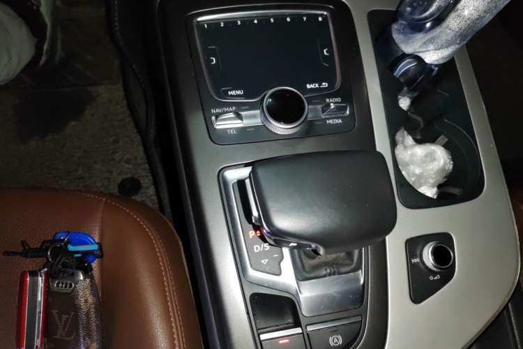 Used Audi Q7 2019 55 TFSI Technology Edition Gear Lever