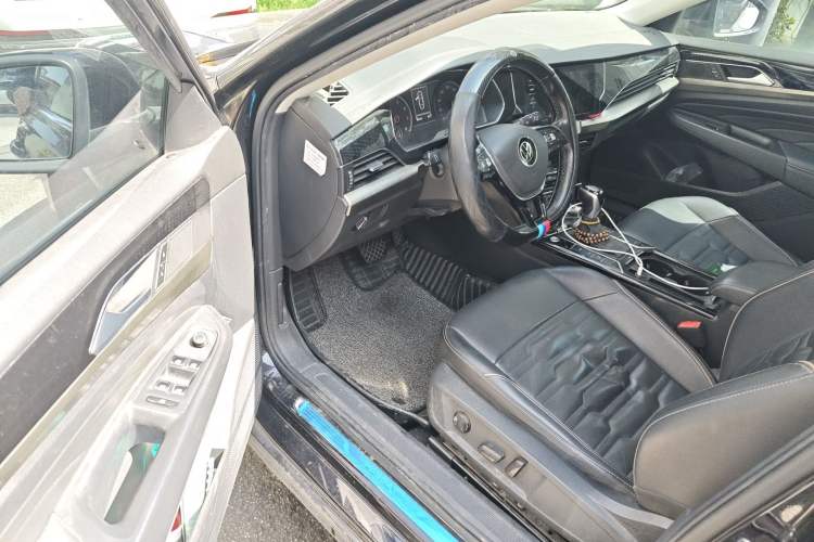 Used Volkswagen Passat 2020 330TSI Elite Edition China VI
