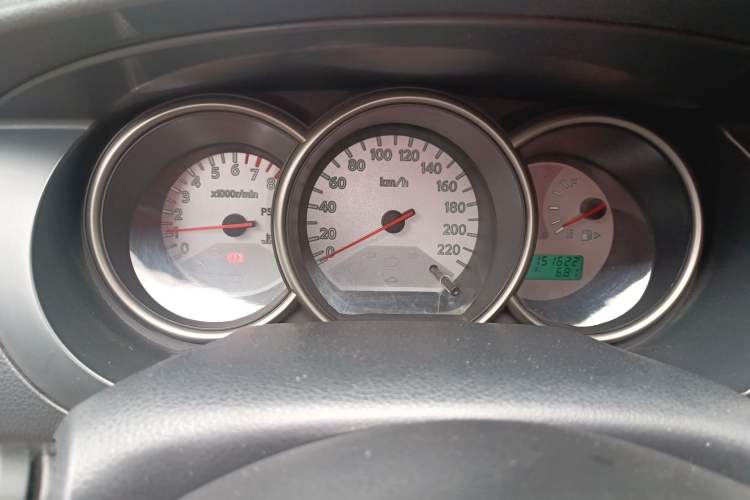 Used Nissan Livina 2010 Jingrui Edition 1.6L Automatic Smart High-End Model Instrument Cluster