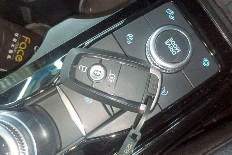 Used Ford Explorer 2020 EcoBoost 285 4x4 Titanium Edition 7-Seater Interior 1