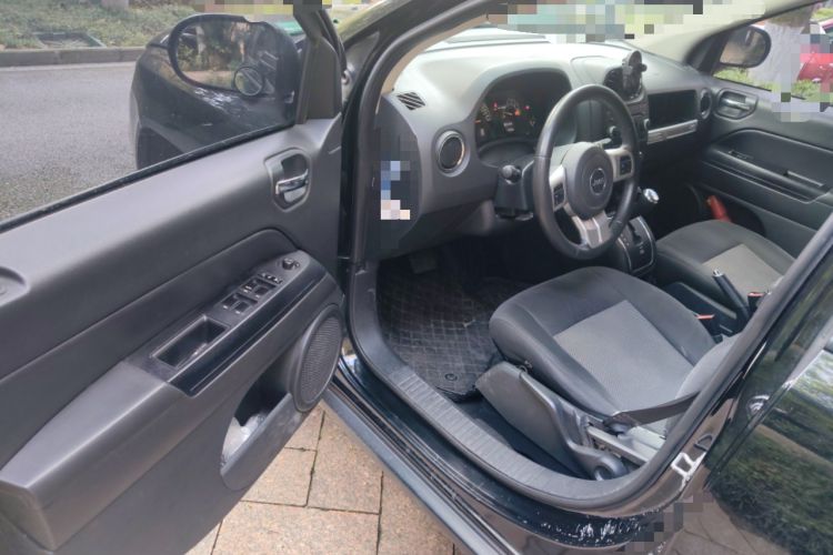 Used Jeep Compass 2014 2.0L two-wheel drive sport version Driver Seat