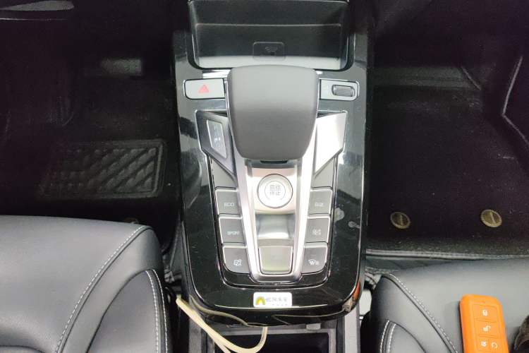 Used BYD Yuan New Energy 2019 EV360 Smart Connect Enjoyment Model Gear Lever