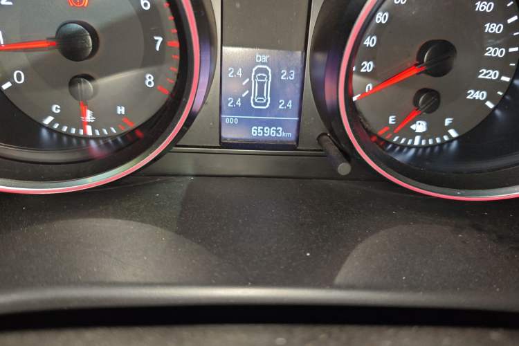 Used Haval H6 2015 Revised Version Sport Edition 1.5T Manual Transmission Two-Wheel Drive Elite Grade Odometer Close Up