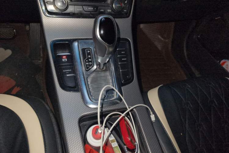 Used Geely Auto Emgrand GS 2016 Elegant Edition 1.3T Automatic ZhenShang Model Gear Lever