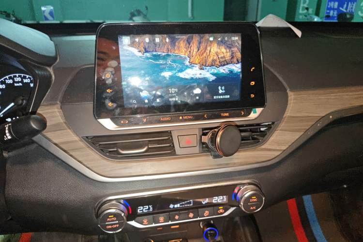 Used Nissan Teana 2020 Revised Version 2.0L XL Comfort Edition Audio And AC Panel