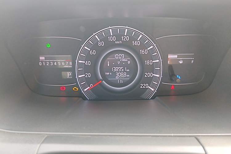 Used Honda Odyssey 2017 2.4L Smart Edition Odometer Close Up