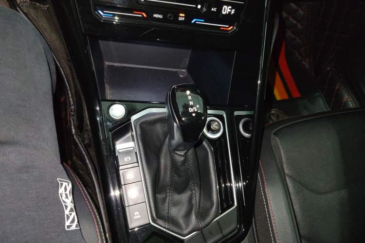 Used Volkswagen Tayron 2020 330TSI Two-Wheel Drive Luxury Smart Connectivity Version Gear Lever