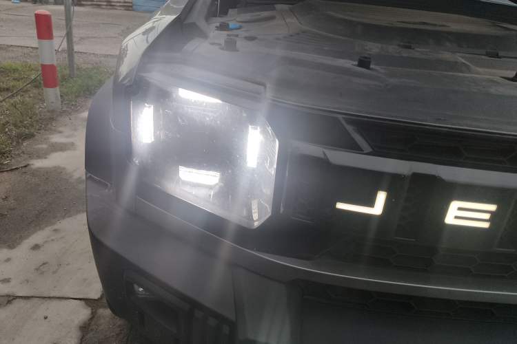 Used JETOUR Traveler C-DM 2024 C-DM 208KM Mountain & Wilderness Edition Right Front Headlight