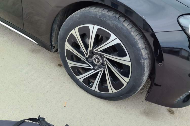 Used Mercedes-Benz E-Class 2024 E 300 L Luxury Model Right Front Wheel Hub