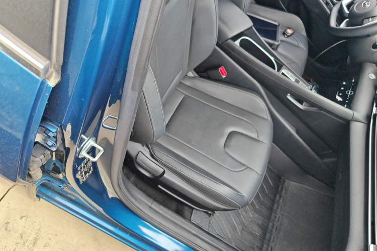 Used Hyundai Elantra 2022 1.5L CVT GLX Elite Edition Right Front Seat