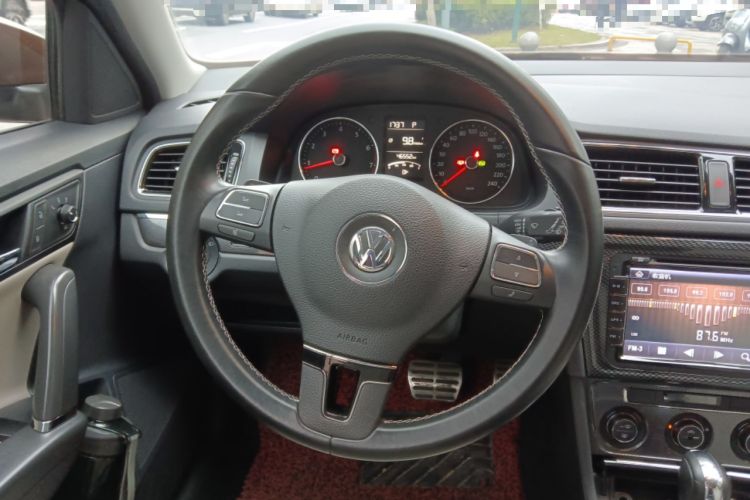 Used Volkswagen Cross Lavida 2014 1.6L Automatic