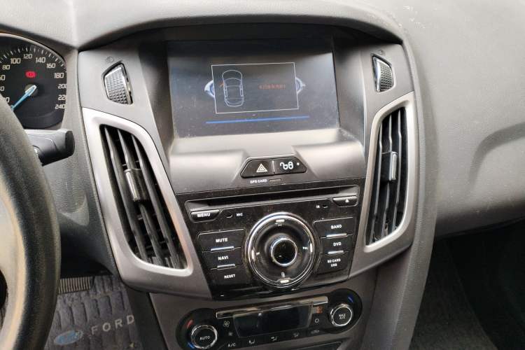 Used Ford Focus 2012 Sedan 1.6L Automatic Fashion Edition Audio And AC Panel