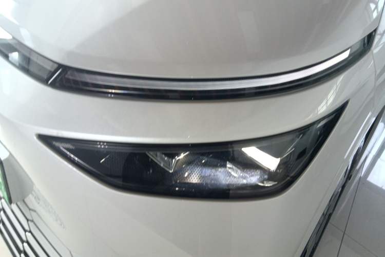 Used XPeng X9 2024 702 Ultra-Long Range Max
