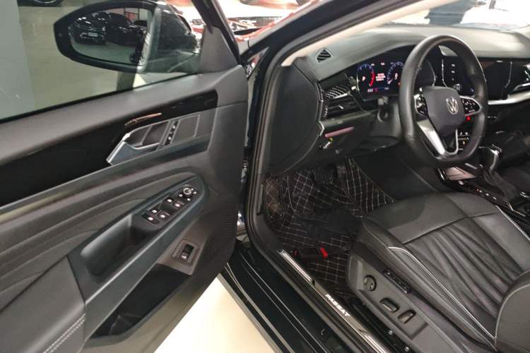 Used Volkswagen Passat 2023 330TSI Luxury Edition