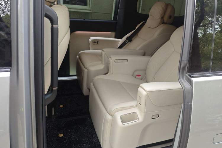 Used Li Auto MEGA 2025 Home Family Special Edition