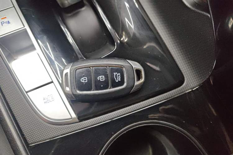 Used Hyundai Elantra 2023 1.5L CVT LUX Prestige Edition
