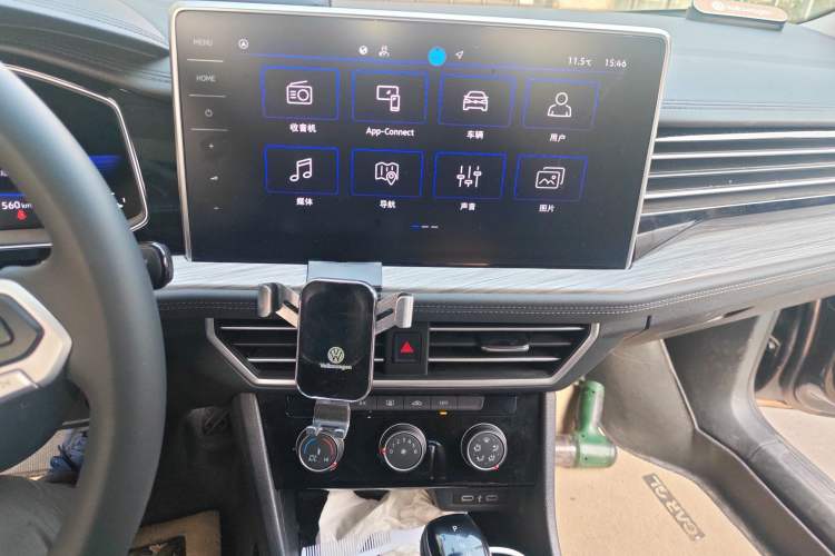 Used Volkswagen Sagitar 2025 300TSI DSG Excellence Edition Audio And AC Panel