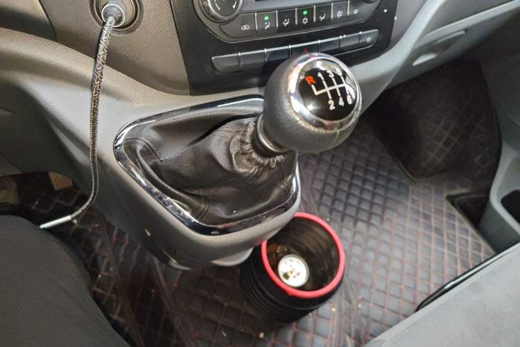 Used Foton Toano 2024 Tuyano Pro Van 2.0T Manual Rear-Wheel Drive Extended Wheelbase Mid-Roof Configuration Single Rear Tire 3-Seater
