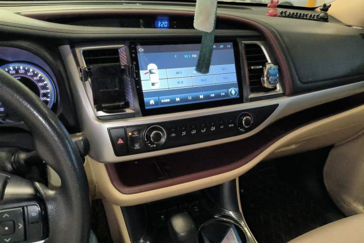 Used Toyota Highlander 2015 2.0T Four-Wheel Drive Elite Edition 7-Seater Audio And AC Panel