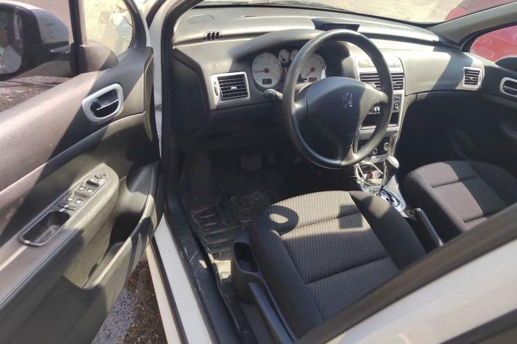 Used Peugeot 307 2013 Hatchback 1.6L Automatic Comfort Edition