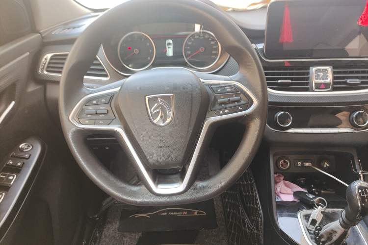 Used Baojun 730 2017 1.5T Manual Style 7 Seats China V