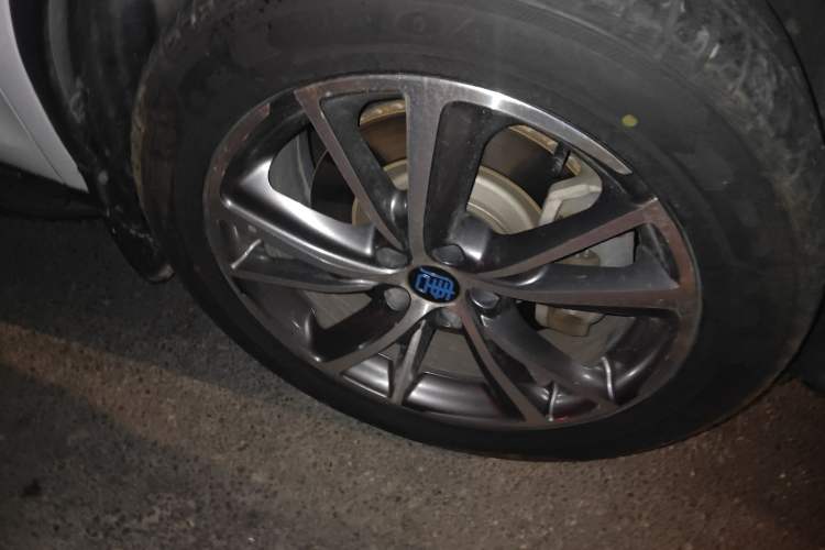 Used BYD Tang New Energy 2018 DM 2.0T All-Wheel Drive Smart Connect Advanced Model 7 Seats China V Emission Standard
