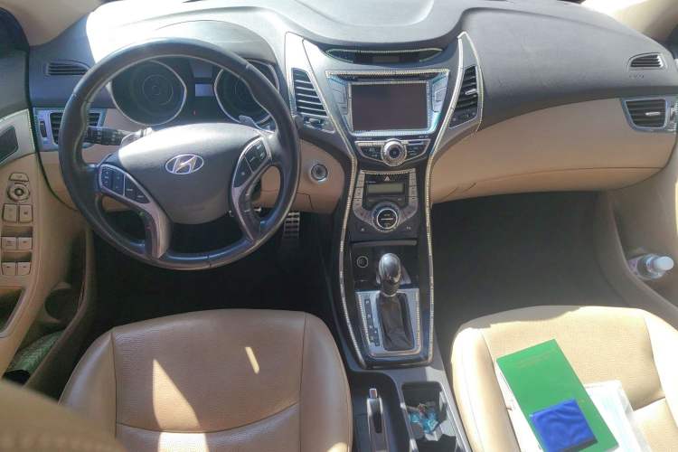 Used Hyundai Elantra (5th Generation / Langdong) 2012 1.8L Automatic Prestige Model Center Console