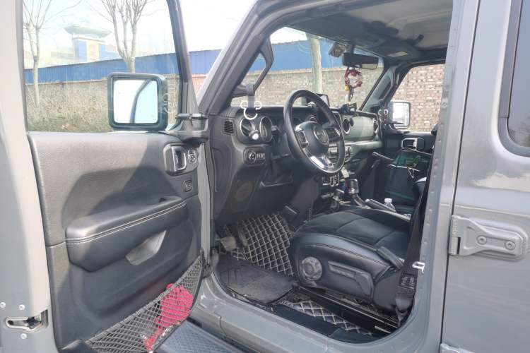 Used Jeep Wrangler 2018 2.0T Sahara Four-Door Edition
