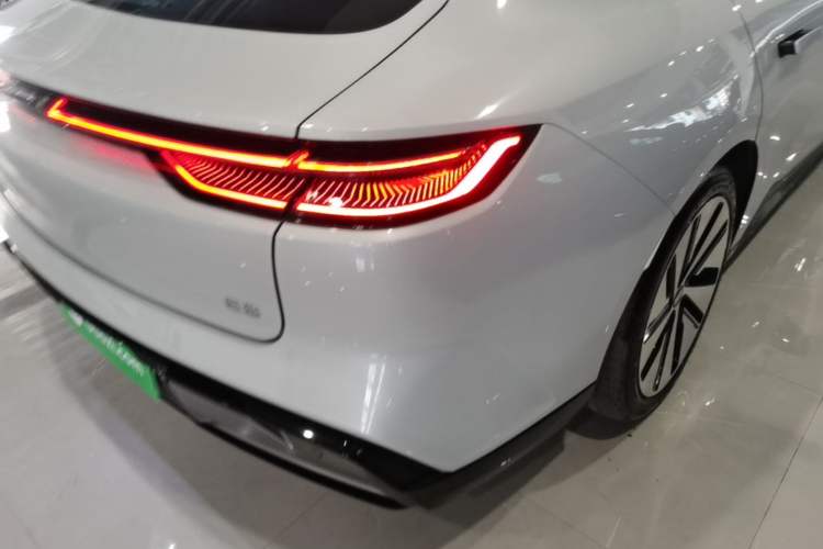 Used Geely Galaxy E8 2024 665 km Range Rear-Drive Starship Long-Range Version
