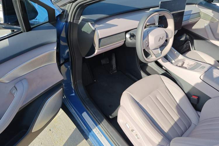 Used ONVO L60 2024 60 kWh All-Wheel Drive