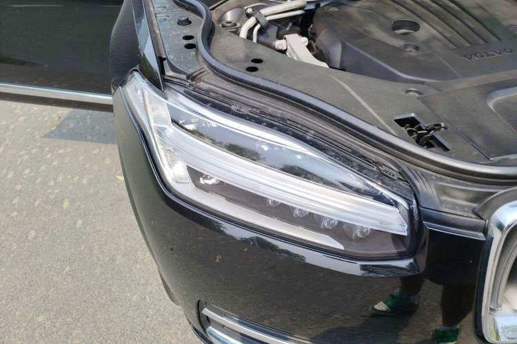 Used Volvo XC90 2021 B5 SmartDrive Luxury Edition 7 Seats Right Front Headlight